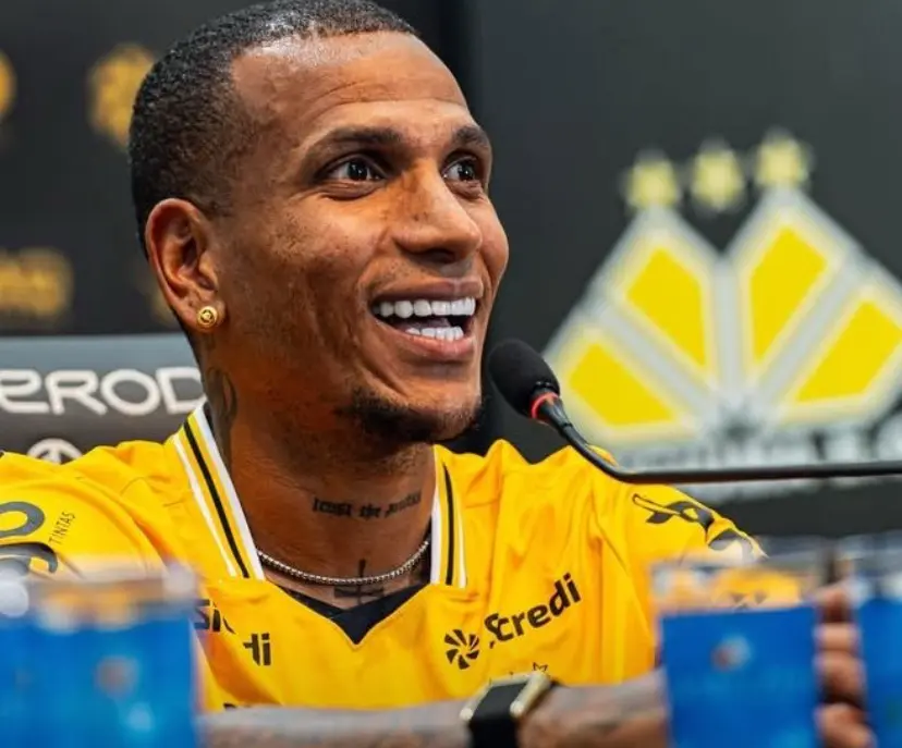 Rómulo Otero durante su presentación en Criciúma