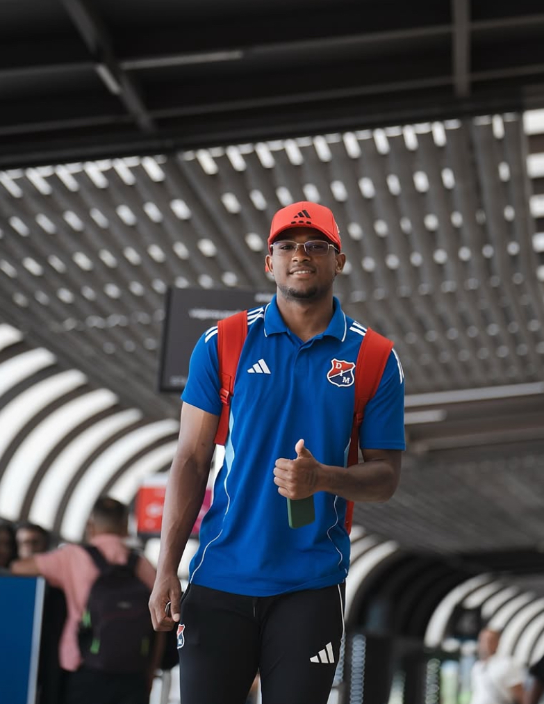 Nezareth Segura viajando con la delegación de Independiente Medellín